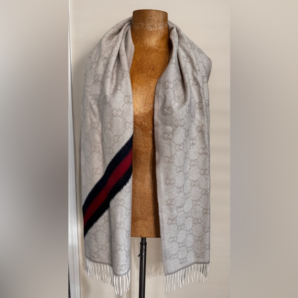 Gucci Ivory Scarf with Bold Red and Black Stripe - Picture 2 of 5